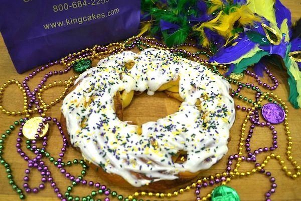 Small Traditional King Cake - Randazzo’s Camellia City Bakery